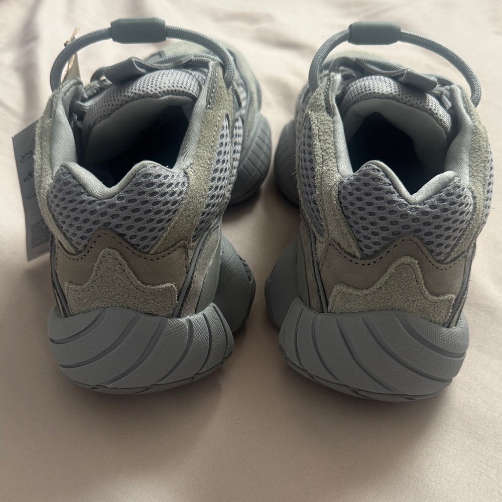 Yeezy 500 - Picture 4 of 6